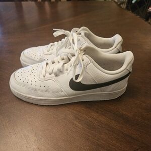 White Sneakers with Black Swoosh Nike Mens Size 9
